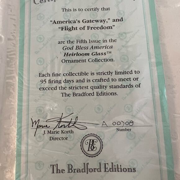 THE BRANFORD EDITIONS SET OF TWO HEIRLOOM GLASS ORNAMENTS NEW - Picture 9 of 10